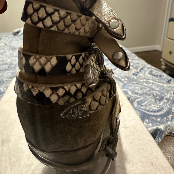 Elana Achi Light Brown Low Suede Texan Boot - Picture 5 of 7